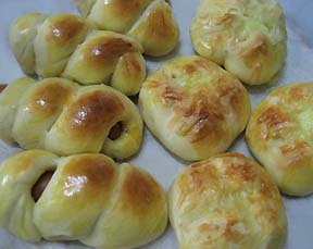 ウィンナーロールとチーズパン