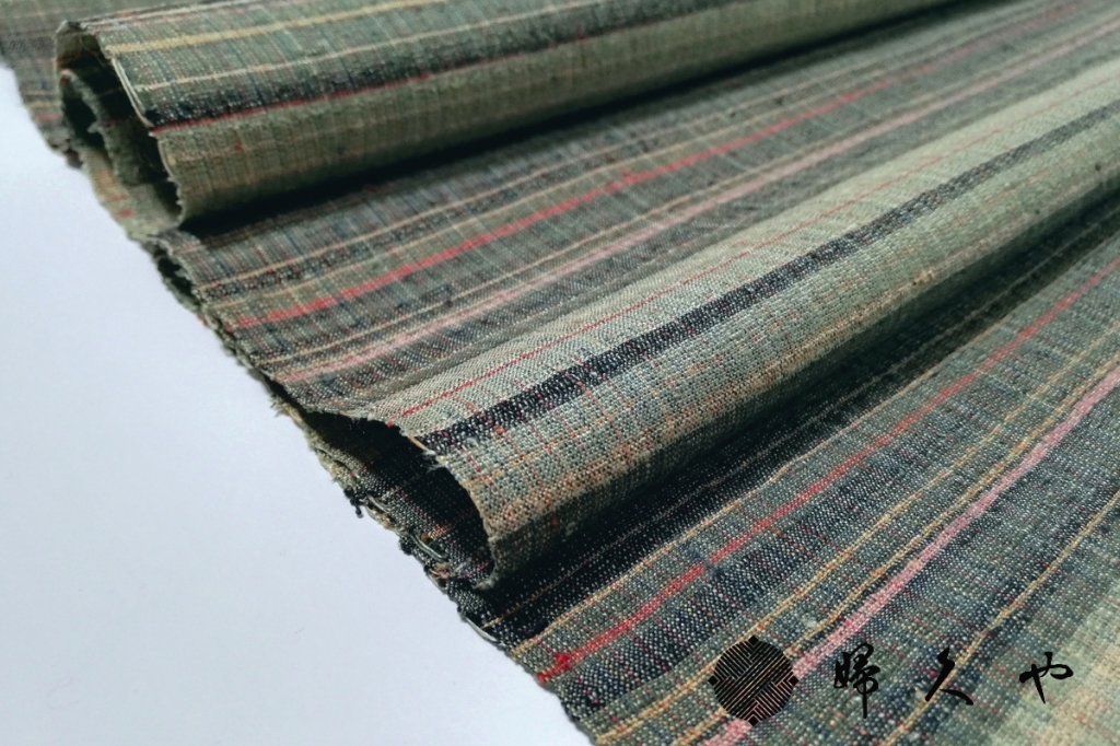 続・郡上紬反物「落ち着き草木緑色地に 多色の横段」新品 別誂 本 