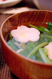ほうれん草と花麩のお吸い物
