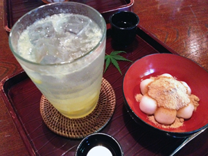 和カフェの白玉きなこ&ゆずソーダ