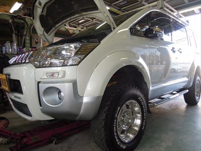 デリカD5のブーツ交換です。 | 4WD・四駆カスタム シューエイの毎日
