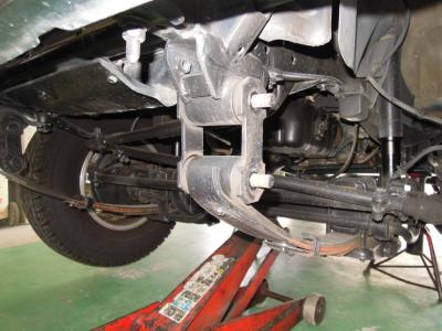 ランクル70 シャックル交換 | 4WD・四駆カスタム シューエイの毎日