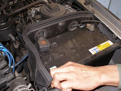 ランクル80のバッテリー交換 | 4WD・四駆カスタム シューエイの毎日
