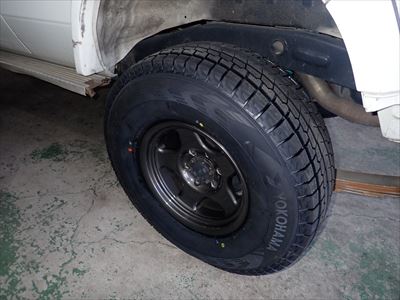ランクル77のスタッドレスタイヤ交換 | 4WD・四駆カスタム シューエイ