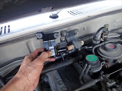 ランクル80のヒーターバルブ交換 | 4WD・四駆カスタム シューエイの毎日