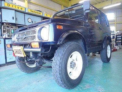 ジムニーJA11純正品 タイヤ215/65R16とセット 引き取り出来る方で。 ジムニーJA11純正品 タイヤ215/65R16とセット 引き取り出来る方