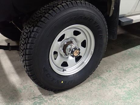 ランクル77のスタッドレスタイヤ交換 | 4WD・四駆カスタム
