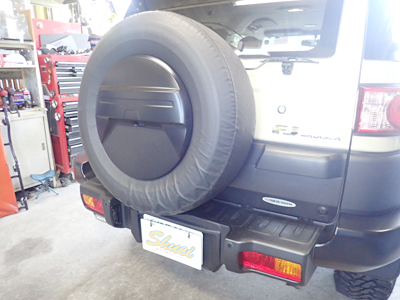 日本最大のブランド FJクルーザーのスペアタイヤ交換！ | 4WD・四駆カスタム タイヤ・ホイール
