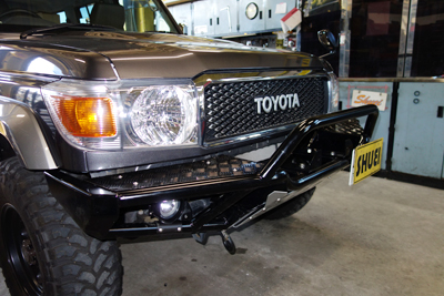 ランクル70 GRJ76 純正 フロントバンパー 黒樹脂 ガリ傷無し