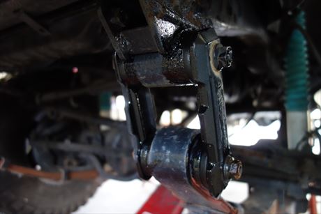 ランクル77のシャックル交換 | 4WD・四駆カスタム シューエイの毎日