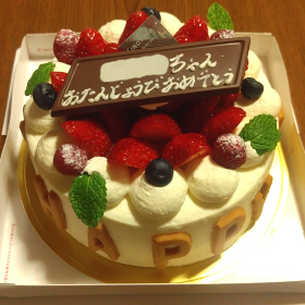 誕生日ケーキ 苺