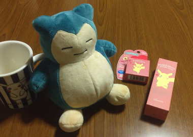 ポケモングッズ カビゴンぬいぐるみ ピカチュウのハンドクリーム、リップグロス