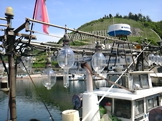 イカ釣り漁船