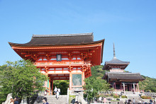 快晴の清水寺。京都の空は高いね
