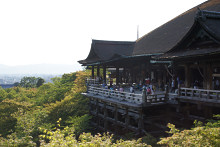 清水の舞台。逆光は撮影が難しい