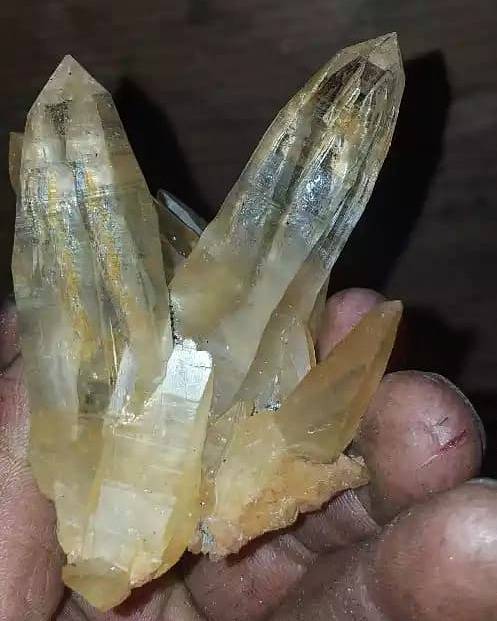 ネパール　ガネーシュヒマール産　ヒマラヤ水晶　採掘現場日記