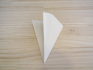 和紙と絵の具を使う