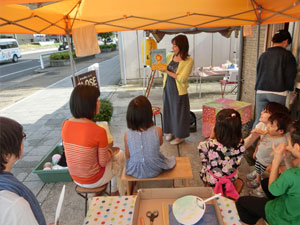 絵本の読み聞かせ