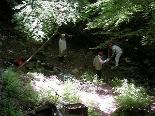 タイヤ発掘作業