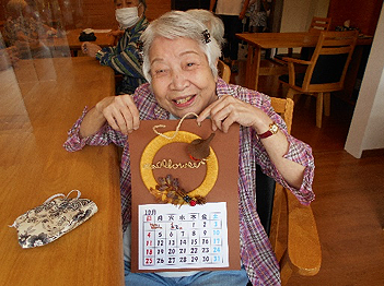デイサロン青山台_毛糸で作るカレンダー