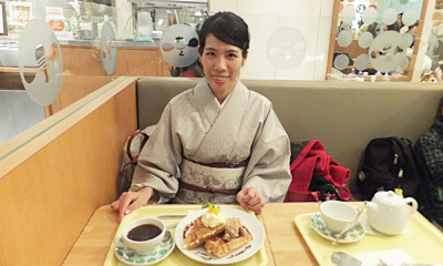honey-beeさんで、ワッフルを頂きました!
