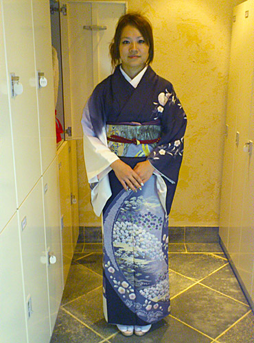 ayumiさん(ikuyoさんの結婚式の受付を、訪問着でされたそうです☆)