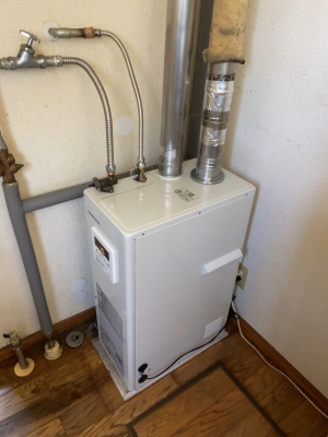 コロナ石油給湯器「UIB-3320TX」から「UIB-SA381(FK)」へ交換 コロナ石油給湯器「UIB-3320TX」から「UIB-SA381(FK)」へ交換