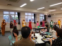 交流会で披露されたゴミ出し音頭