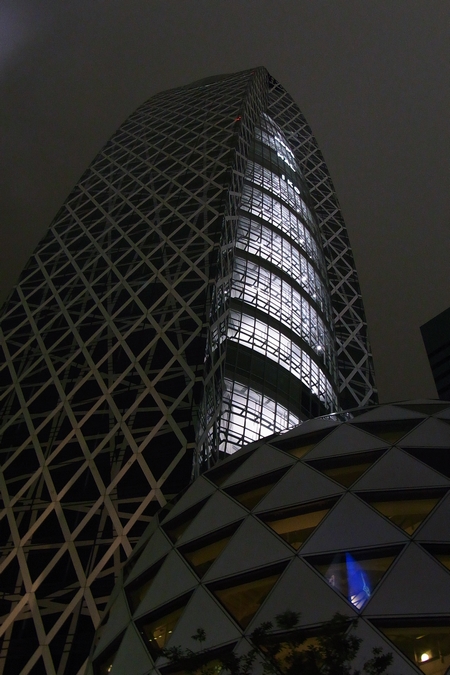 新宿西口モード学園前