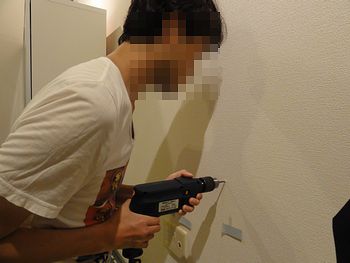 ああ、壁に穴があけられます