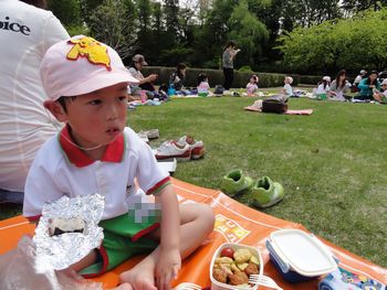 芝生でランチ