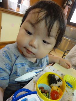 おかあさんとお弁当を食べよう