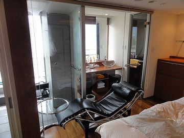 洗面所のとなりにシャワー室
