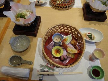 夕食はハーフバイキング