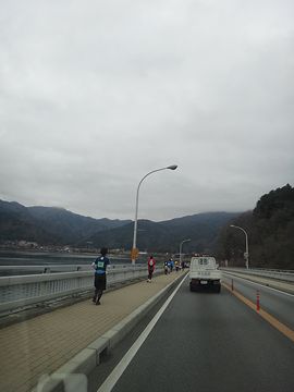 河口湖の周りでフルマラソン