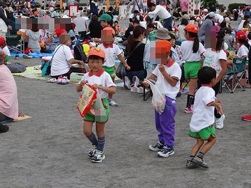 楽しいお菓子配り