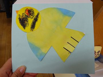 目が修正されている