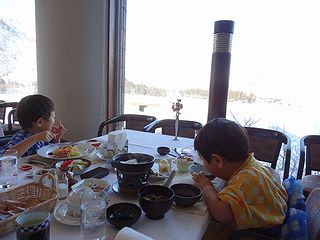 朝ごはんですよー