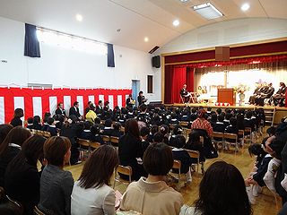 厳かな卒園式