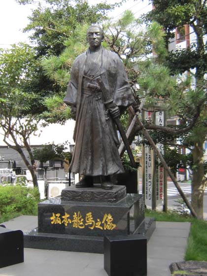 丸山公園龍馬像