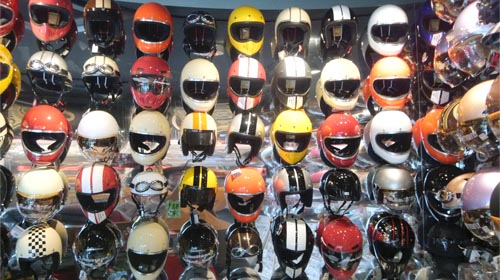 店内前面鏡張り ダムトラックス渋谷ショップ