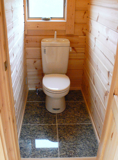 トイレの床に御影石