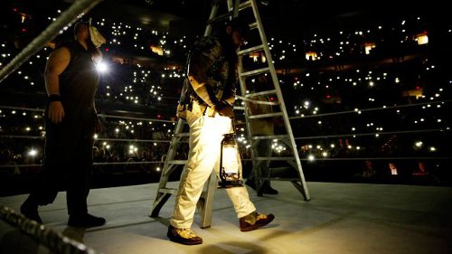 WWEの噂・裏技・裏話_ブレイ・ワイアット入場時にファンが使う身近なものとは