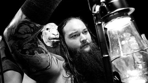 WWEの噂・裏技・裏話_ブレイ・ワイアット入場時にファンが使う身近なものとは