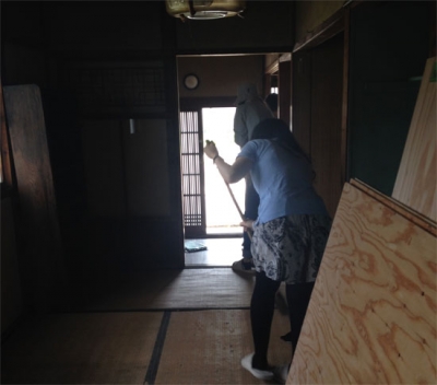 新しい事務局の改修中