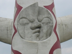 太陽の塔正面の顔
