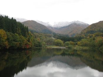 大源太湖,大源太山を望む