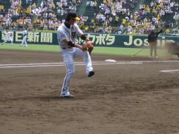 ウオーミングアップの西岡選手