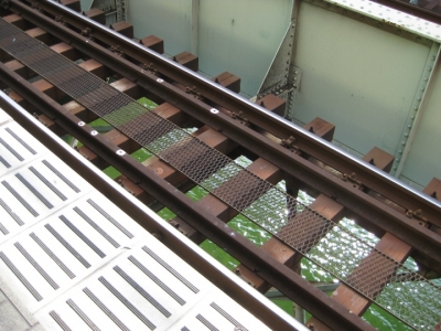 阪神電車武庫川駅ホームの線路