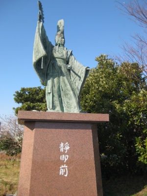 静御前の像